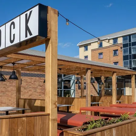For Students Only Clarence Dock Village In * ليدز