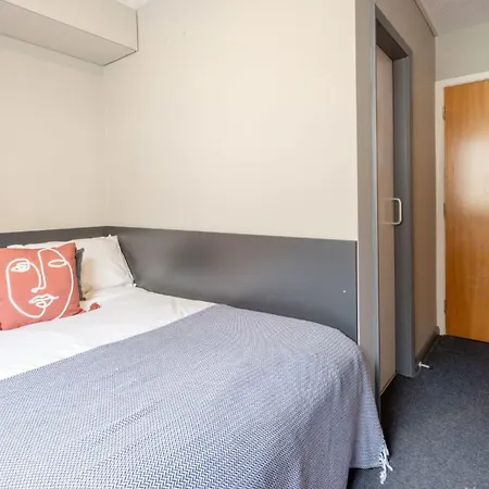 For Students Only Clarence Dock Village In ليدز